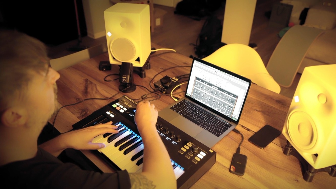  - 《Bad Behaviour》-Live Studio。