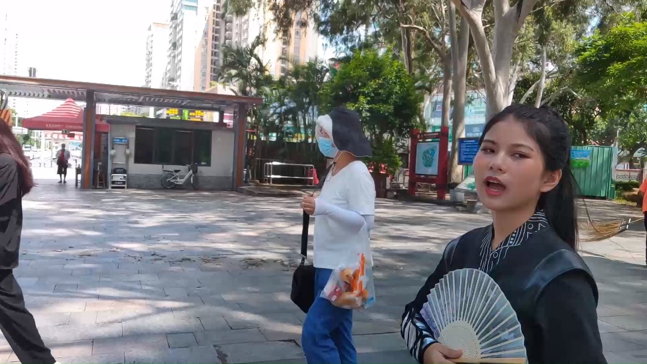  - 夏梓涵身着古装拍写真，英俊潇洒神似女侠