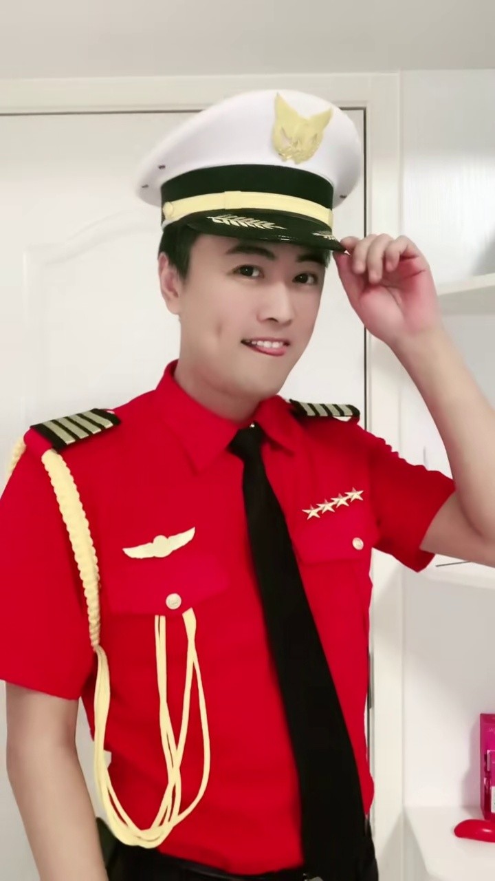 我叫辛辰来自江苏我喜欢唱歌?很高兴认识你#保安哥哥 #热门 #帅哥