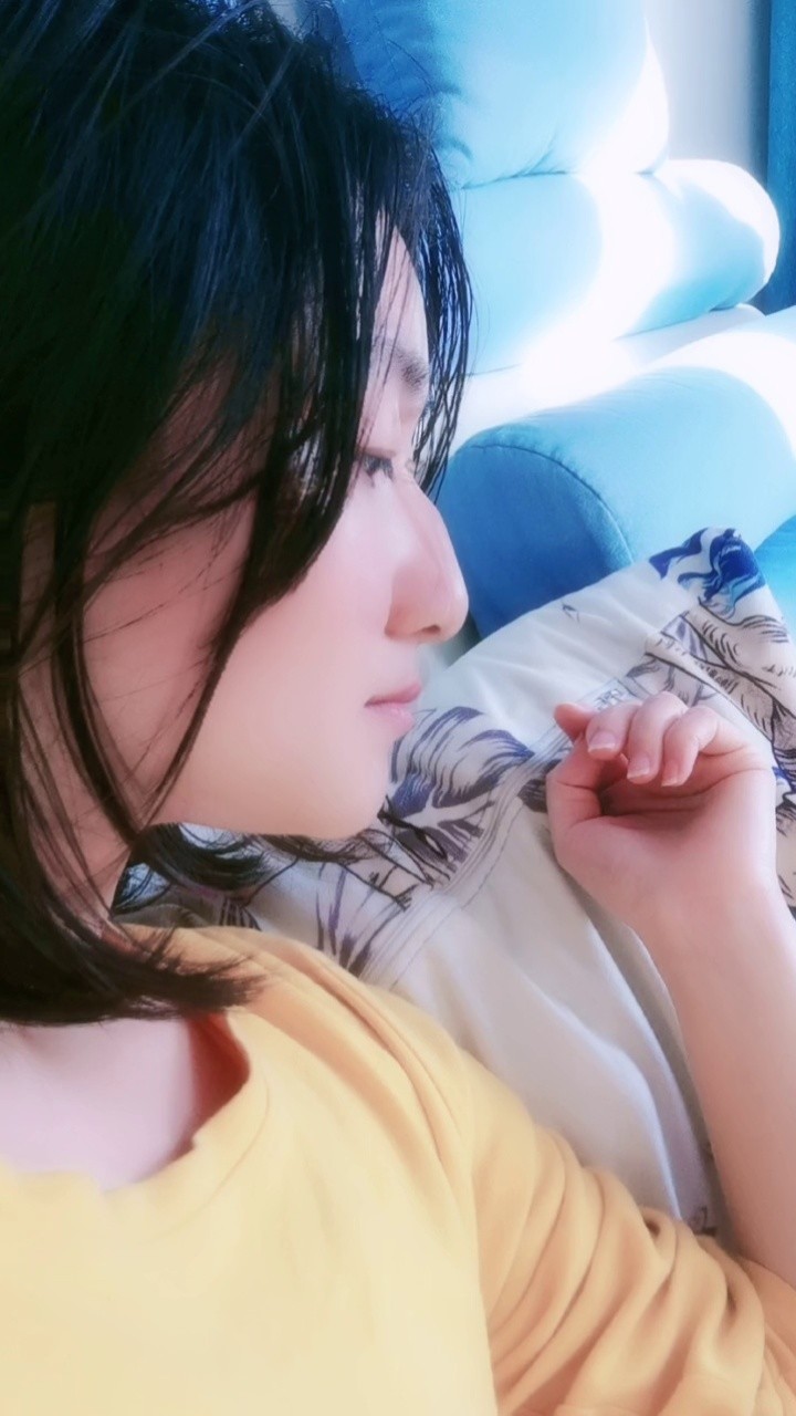 侧颜 #鹰钩鼻女孩 都说这样的鼻子好看,可我觉得不好看