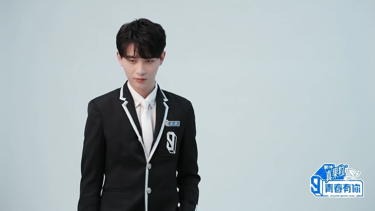 - 哲野宣传照侧拍