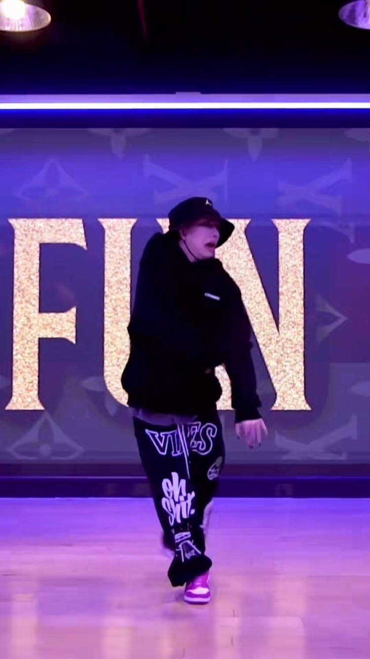 这就是街舞 #舞蹈 继续走 会更靠近光#原创编舞 @millennium红房子