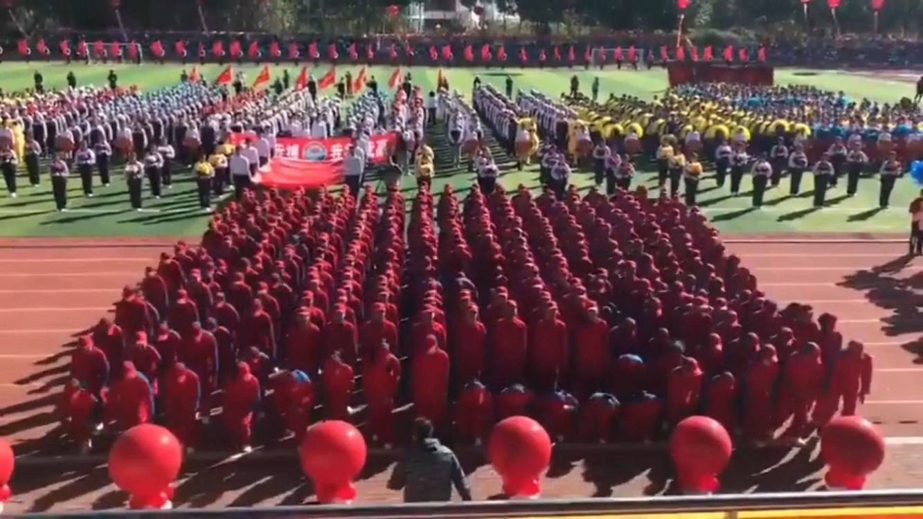  - 运动会开场舞惊艳四座，青春气息扑面而来，这才是青春该有的模样