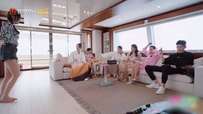 卢思颖 Crush On 歌词版 变成你的那一天 电视剧插曲 高清mv在线看 Qq音乐 千万正版音乐海量无损曲库新歌热歌天天畅听的高品质音乐平台 卢思颖 Crush On 歌词版 变成你的那一天 电视剧插曲 高清mv在线看 Qq音乐 千万正版音乐海量无损曲库新歌热歌天天畅听的高品质音乐平台