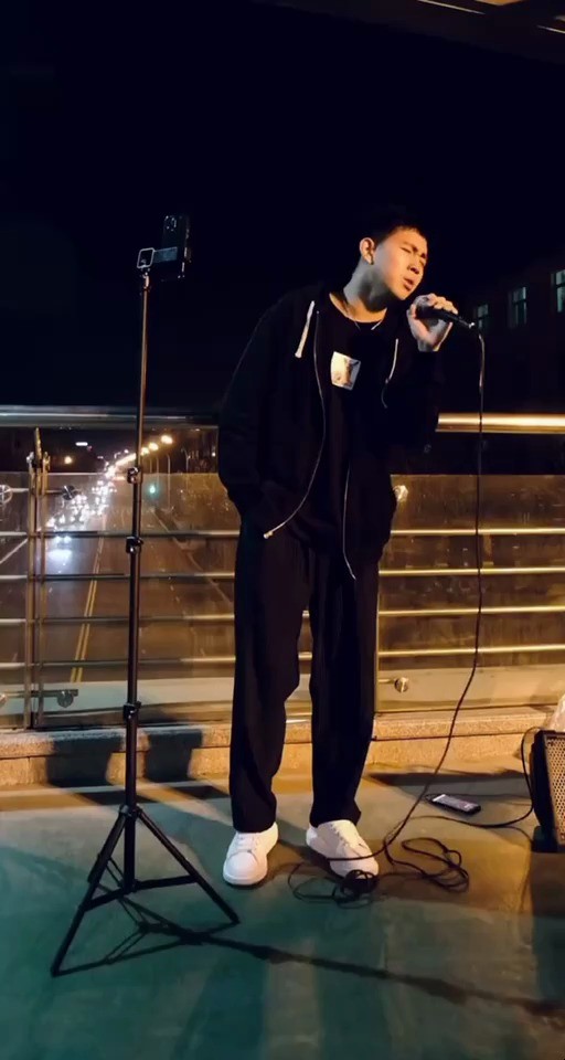  - 传说中痴心的眼泪会倾城