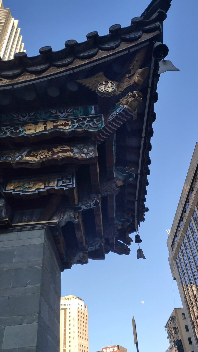 - 第一次抬头仰望 下午6点的天空 昆明蓝