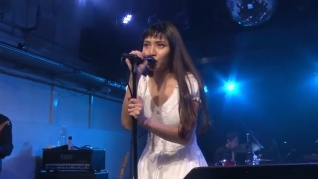 - 植田真梨惠演唱前辈小松未步的名曲『氷の上に立つように』