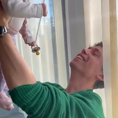  - 前几天是我的生日。我在我爱的家人的陪伴下度过了美好的一天