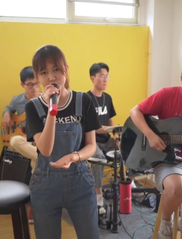 【】蓝光乐队 (孤单心事)