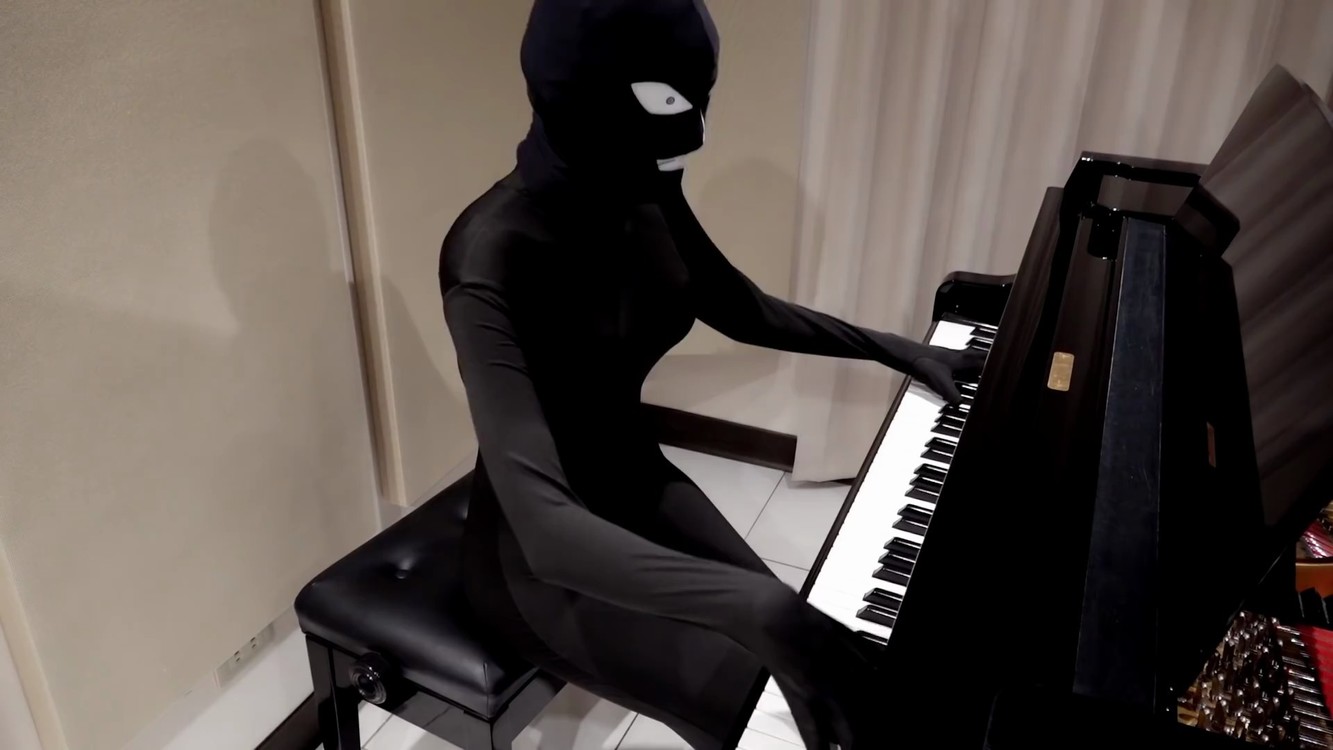 - 一位从不露脸的钢琴演奏者