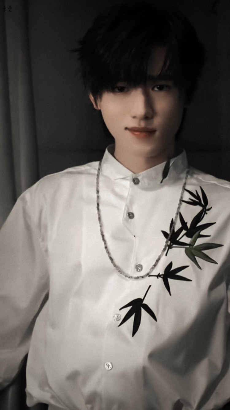 宋亚轩|冷脸氛围感帅哥 在线变装