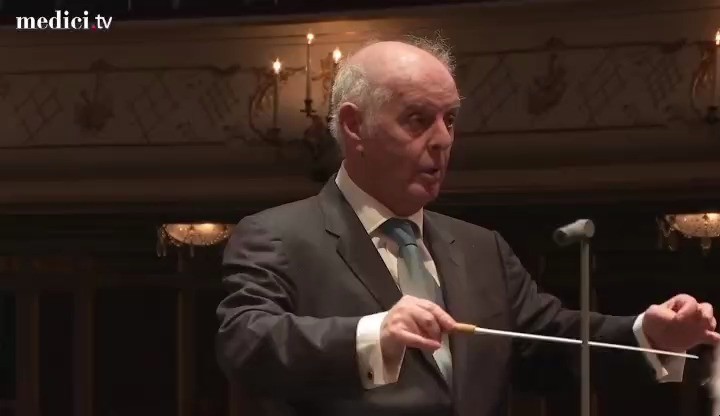  - 丹尼尔·巴伦博伊姆为支持乌克兰演奏贝多芬的《英雄》