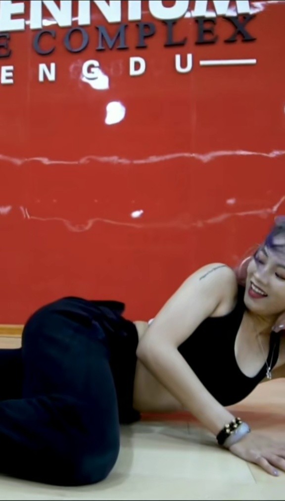 clock 艾特身材最绝的闺蜜给你跳#原创编舞 @millennium红房子_sia