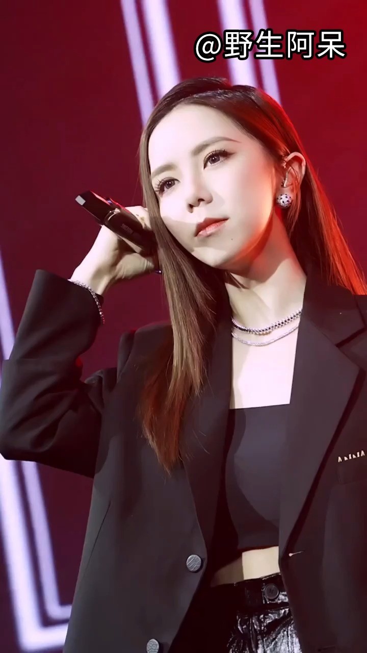 邓紫棋演唱达尼亚