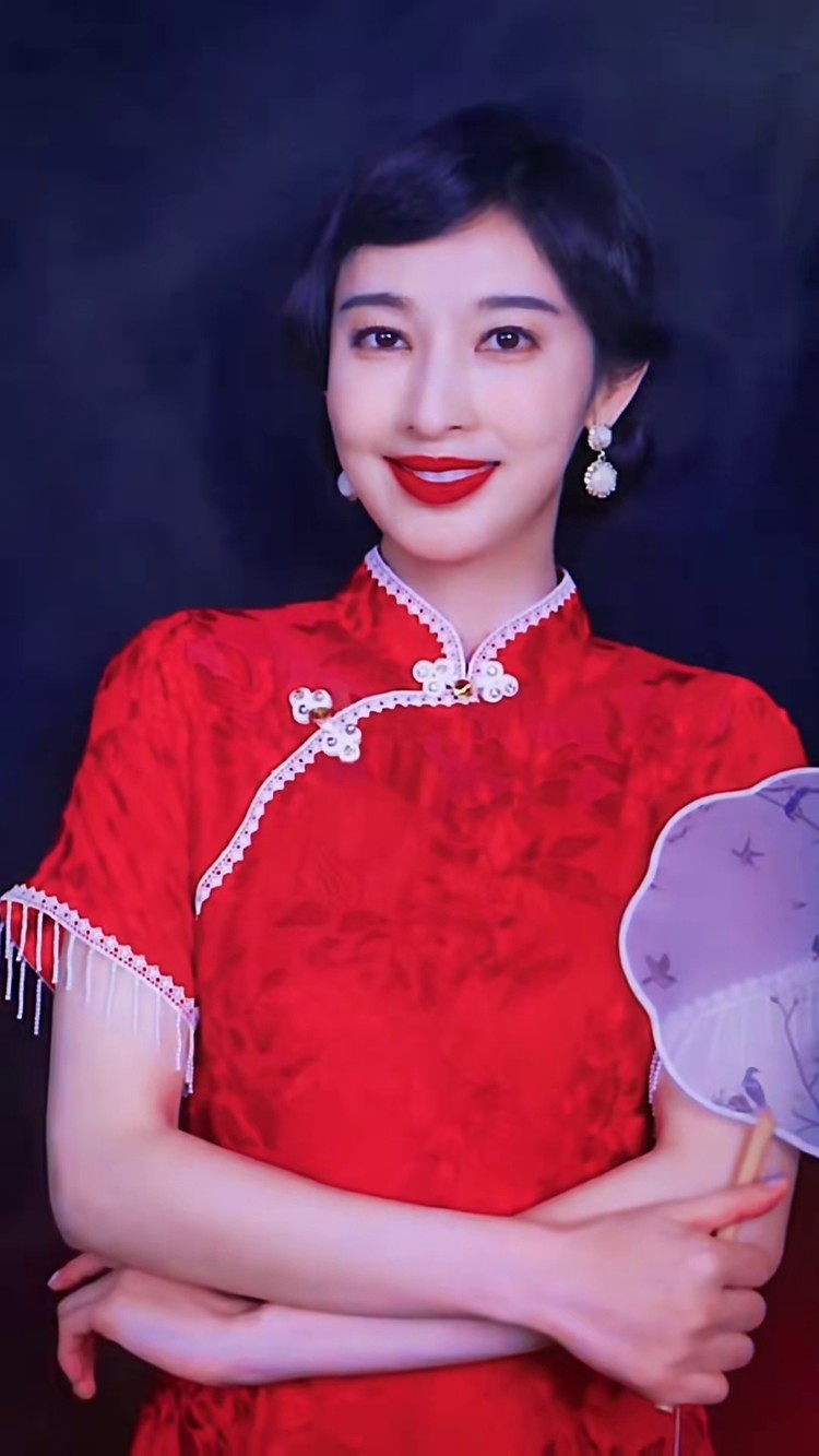 万般风情,诉与你听.#张俪 旗袍混剪,是心动的感觉没错了～#复古民国风