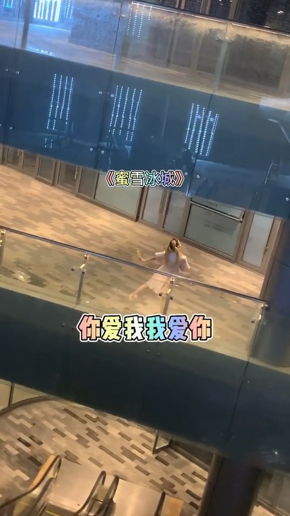  - 29.毕业在兵荒马乱中如期而至，青春在跌跌撞撞中戛然而止。