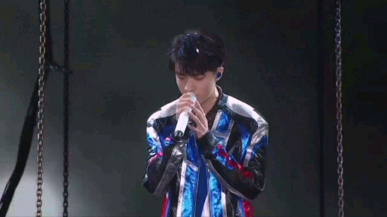 王俊凯周杰伦伪合唱《突然好想你》