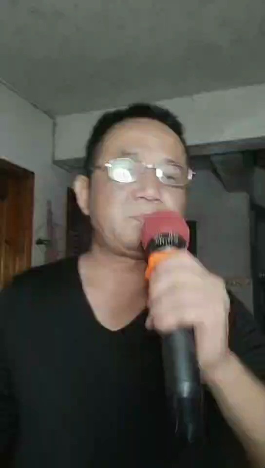  - 路灯下的小姑娘