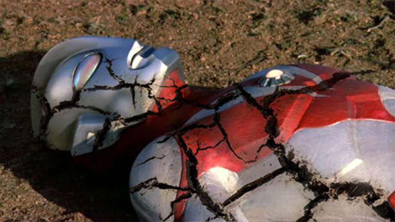 迪迦被怪兽打飞,而他瞬间倒地