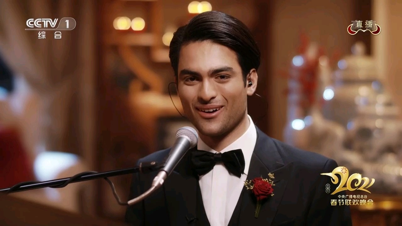 2021春晚 意大利歌唱家安德烈·波切利和儿子马特奥·波切