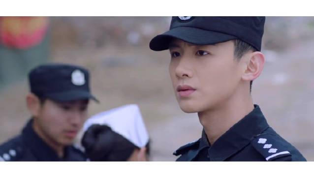  - 你是我的城池营垒 两人灾难现场隔人群相望