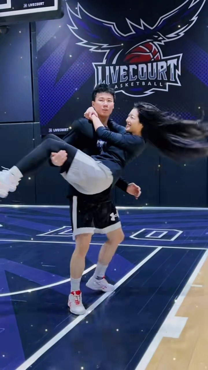 早睡早起好好吃饭多跟喜欢的人见面拥抱健康第一快乐第二花开情侣日常