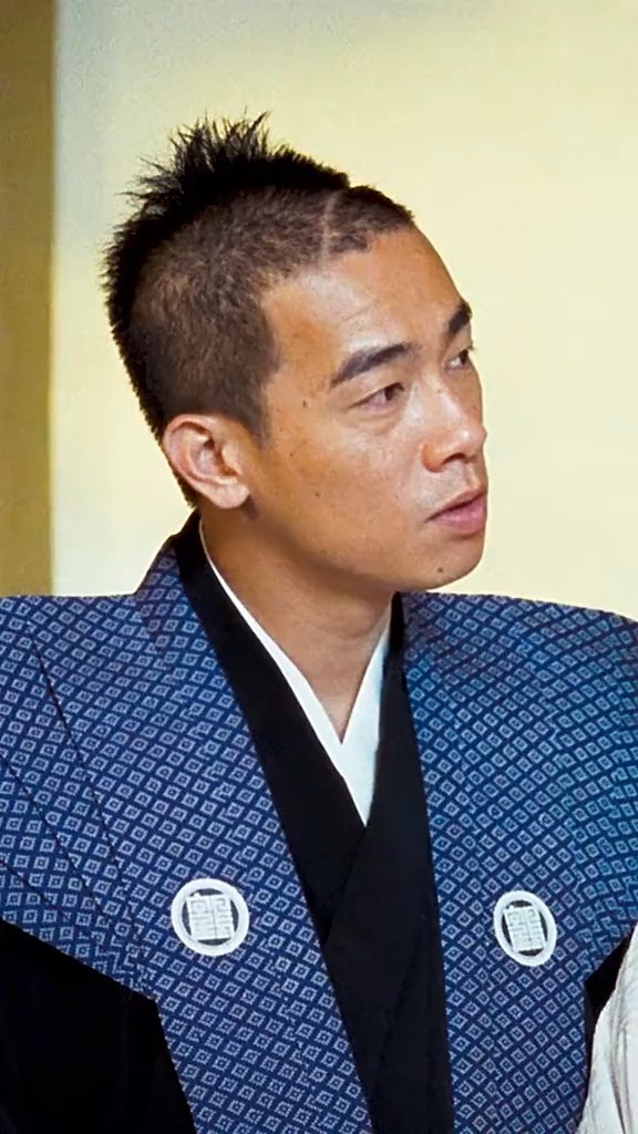 陈小春演唱的经典老歌《没那种命》,她貌似天仙,她太美了,我那么平凡