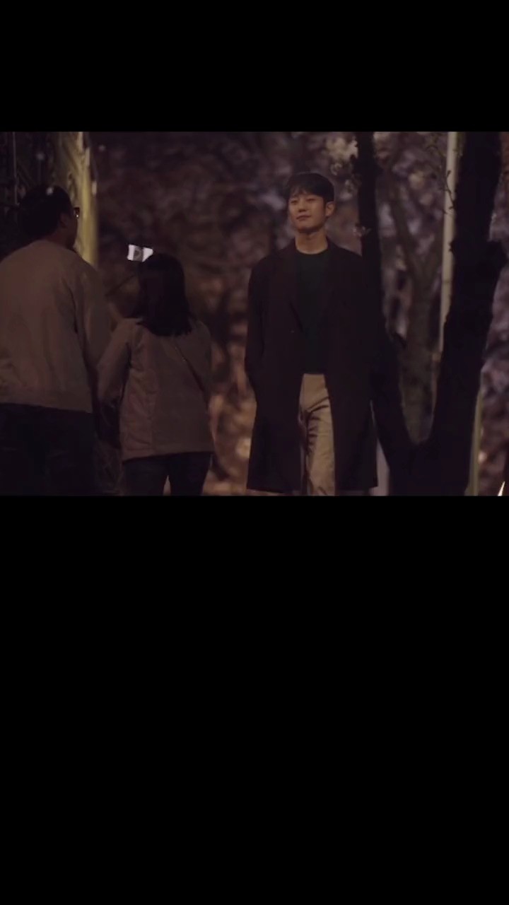  - 不知道从什么时候开始，在什么东西上面都有个日期