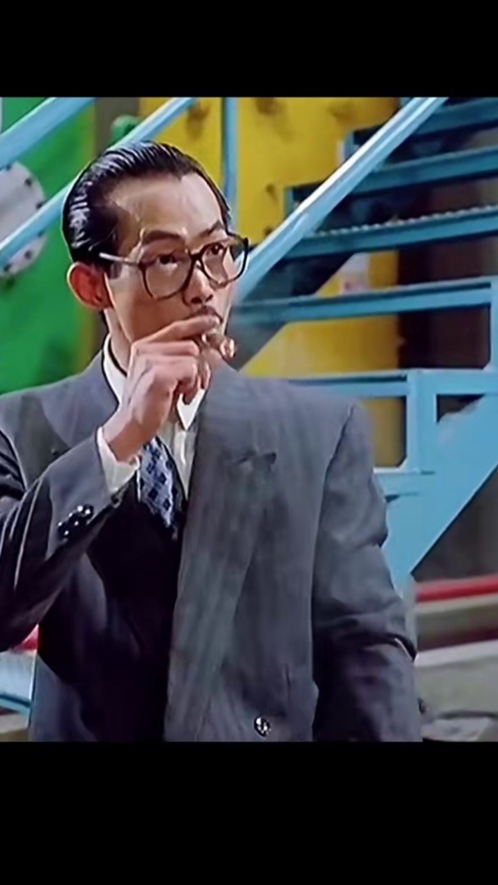 你干嘛…#元华 #豪横 #霸气出场 #眼神杀 #帅就完事了 #经典 #名场面