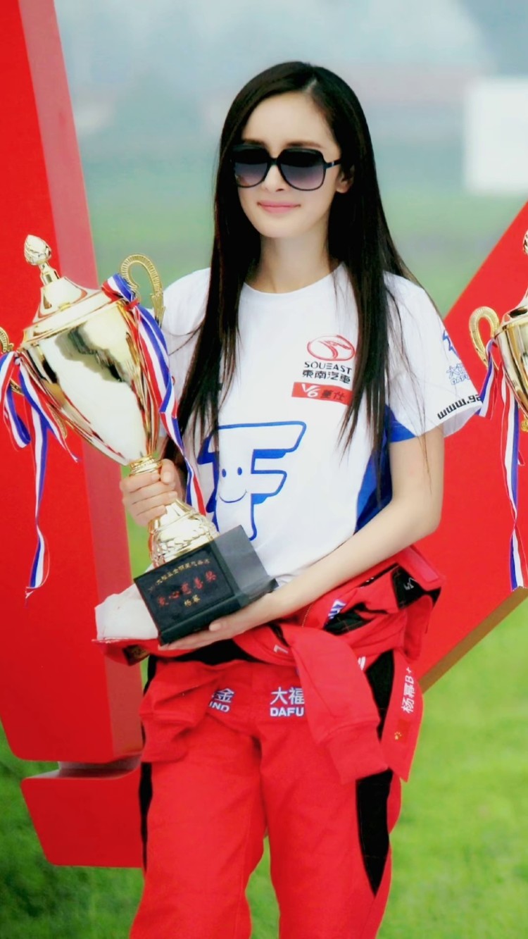 杨姐,你还有多少惊喜是我不知道的#杨幂 #赛车