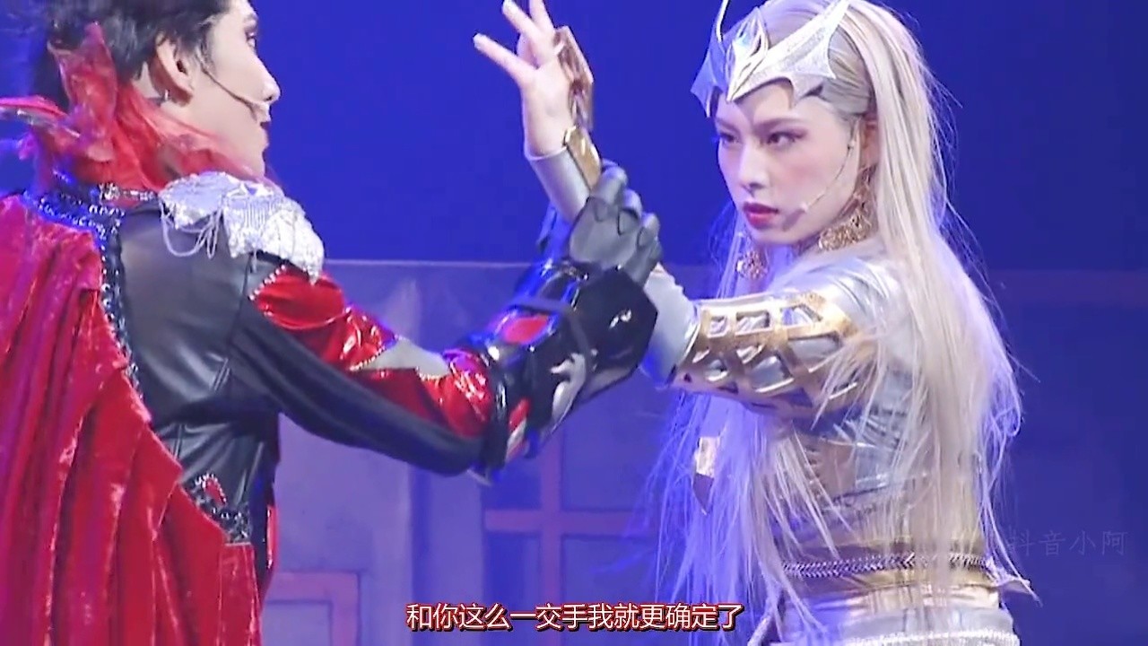 卡蜜拉和贝利亚的相遇,卡蜜拉的美貌无敌了#特摄剧 #舞台剧