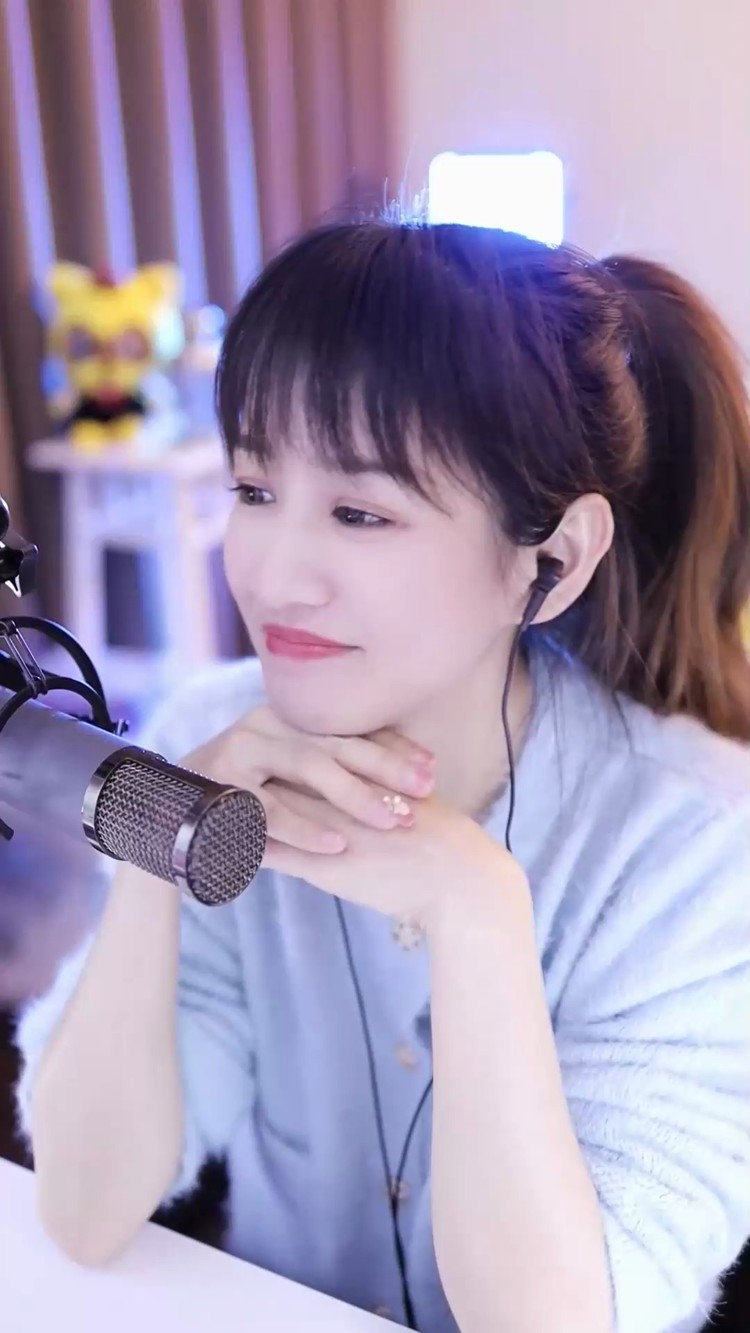 文儿演唱歌曲《芙蓉雨》