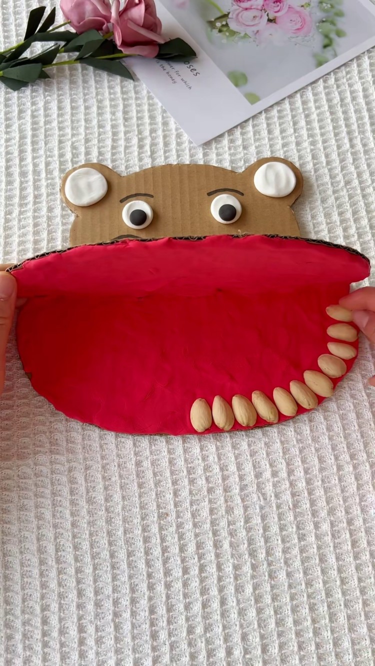 用废纸板和开心果壳就能做爱刷牙的小河马,快试试吧!