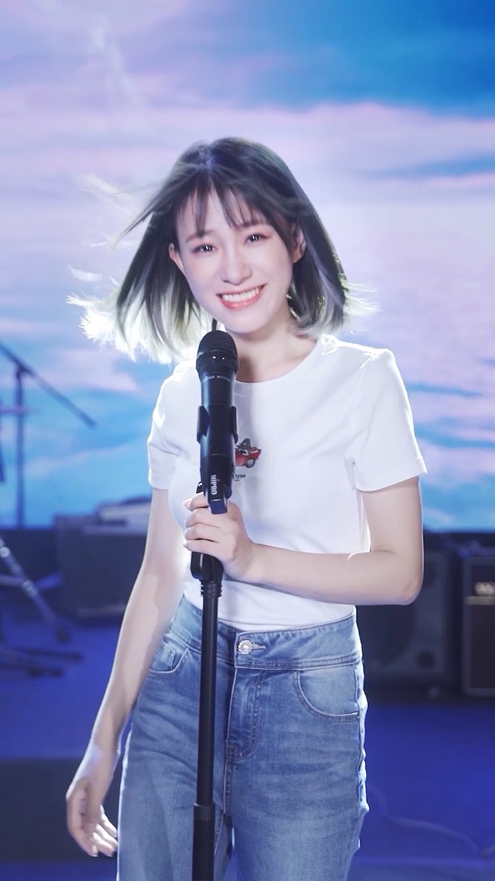 经典歌曲《new boy》,3个版本的神仙翻唱,听十遍也不过瘾-高清mv在线