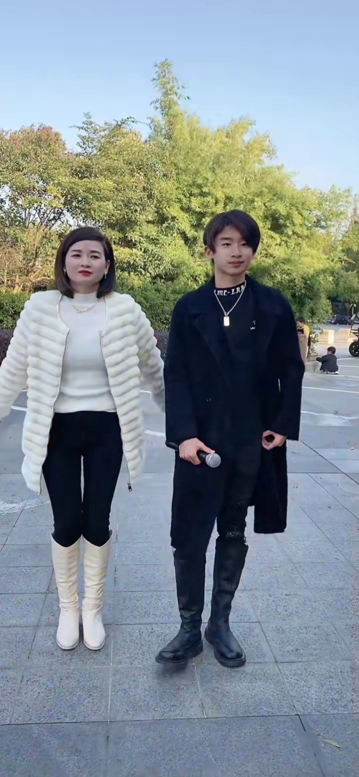 这首歌不是你儿子的菜#同城热门 #音乐 # #音乐 #小天一