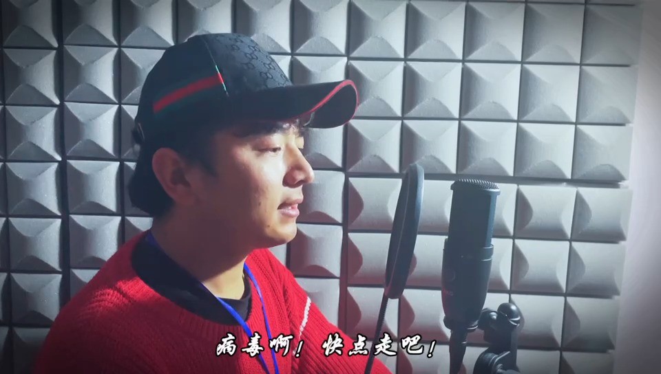 - 抗疫歌曲《加油兄弟》演唱:黑周