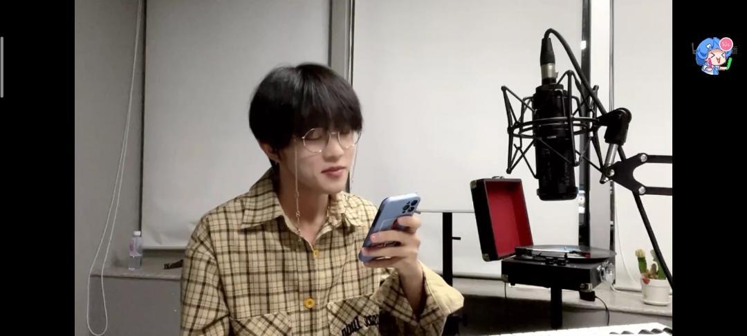  - 五一直播唱歌的张星特同学！