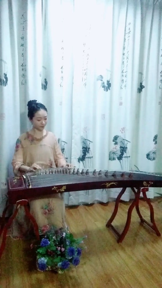 - 祝大家迎新春事事如意,虎啸风声远,龙腾海浪高!(祁亚红筝曲)