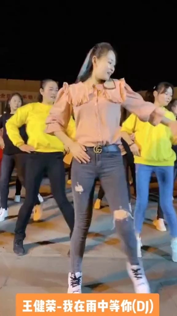  - 王健荣-我在雨中等你(DJ版)太火了