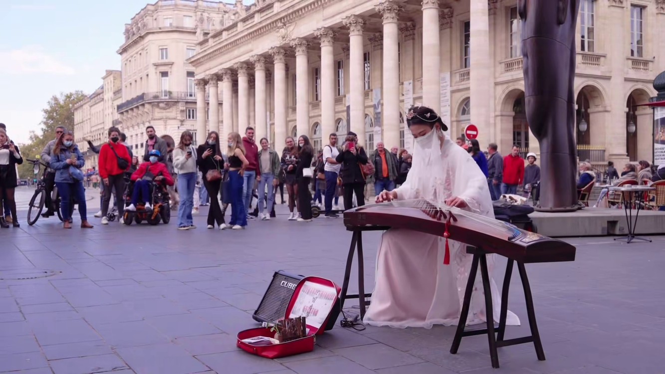 法国街头,古筝演奏 《see you again 》人山人海!直接炸街!