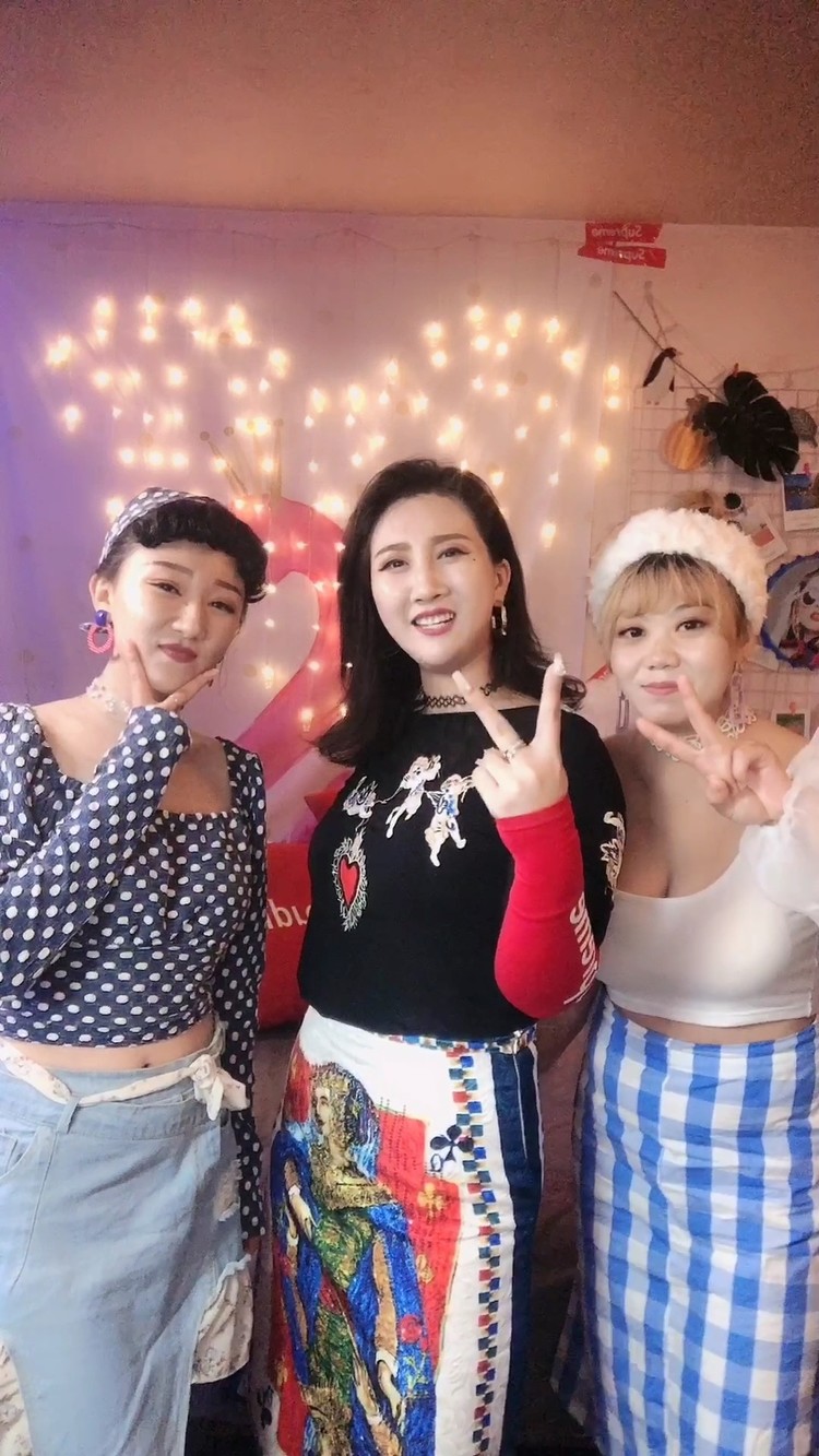  - 三姐妹开唱，😂