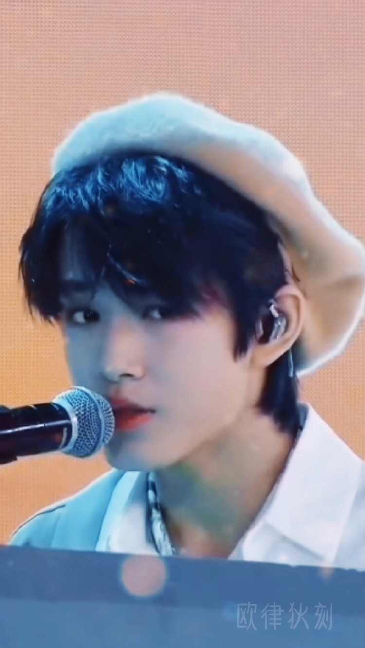 张极五月粉丝见面会黄昏舞台