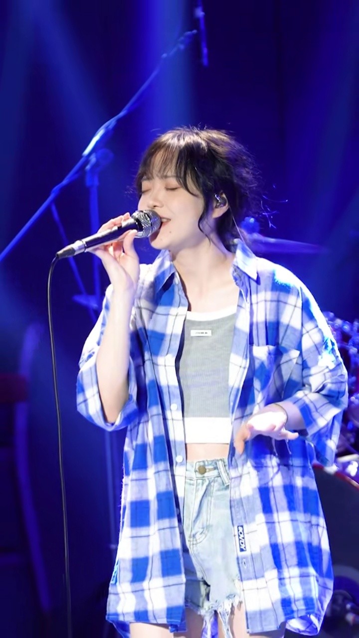 难舍蓝蓝的白云天～#恋曲1990#罗大佑#tzhouse#音乐现场#翻唱#李凡一