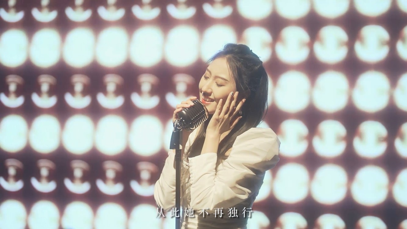 - 那朵乌云是她养的(舞台版)