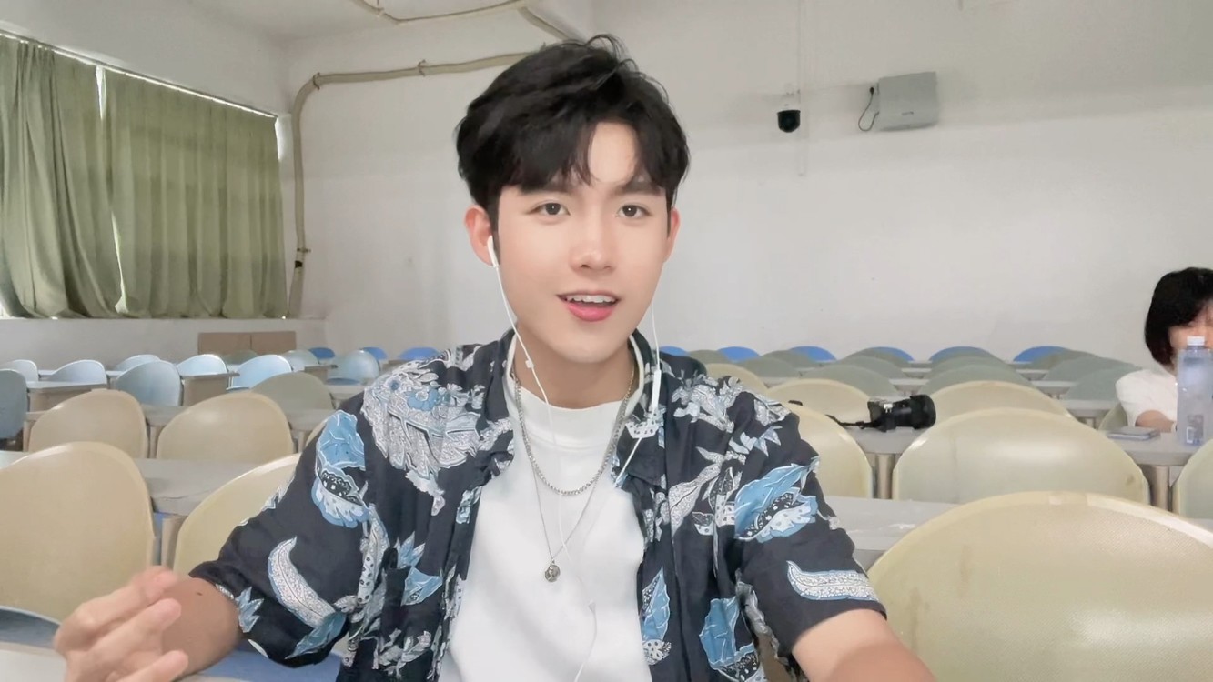  - 超洗脑!《Bet On Me》教室秒变演唱会！