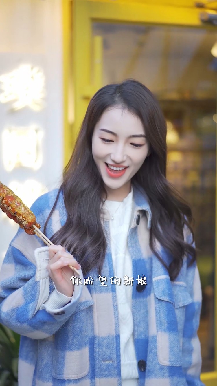 - 怎么老有人想抢我的糖葫芦