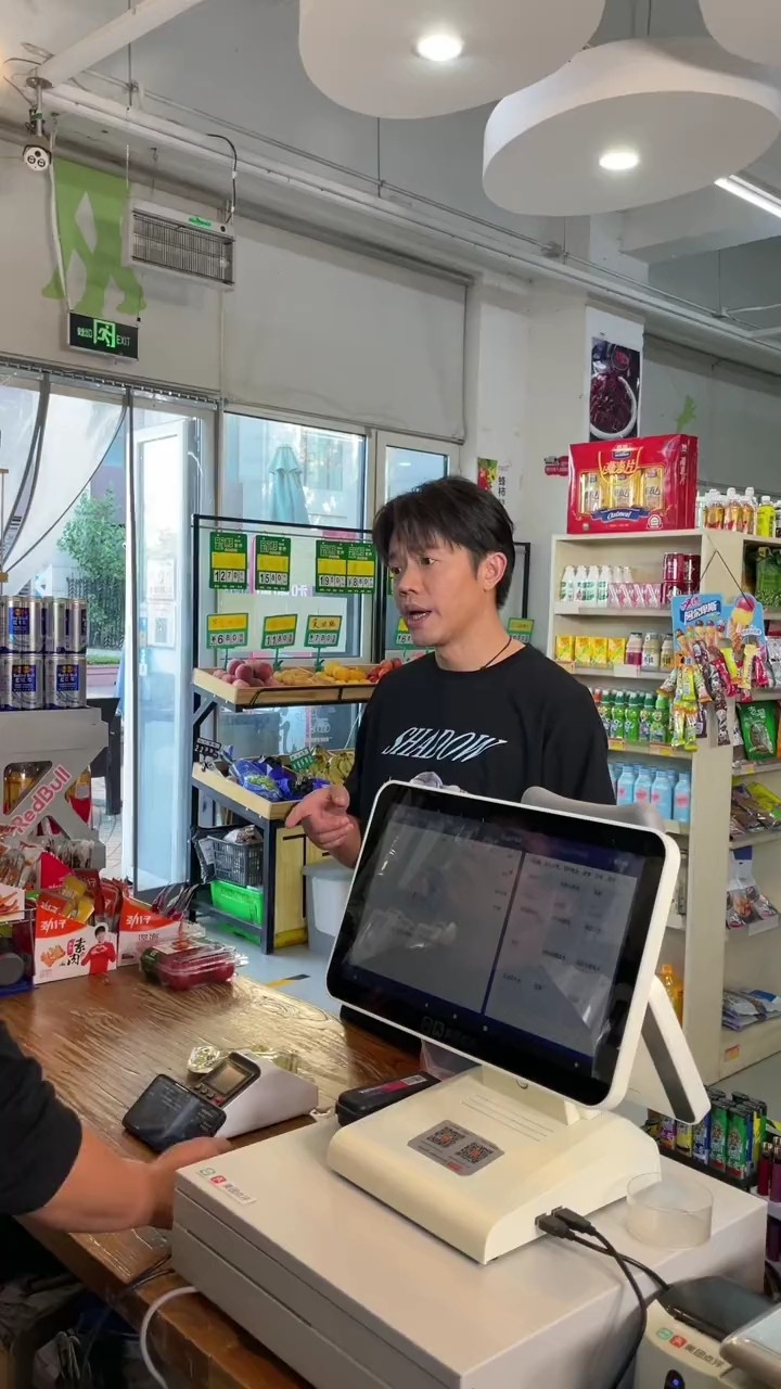 - 凤凰传奇曾毅视频更新