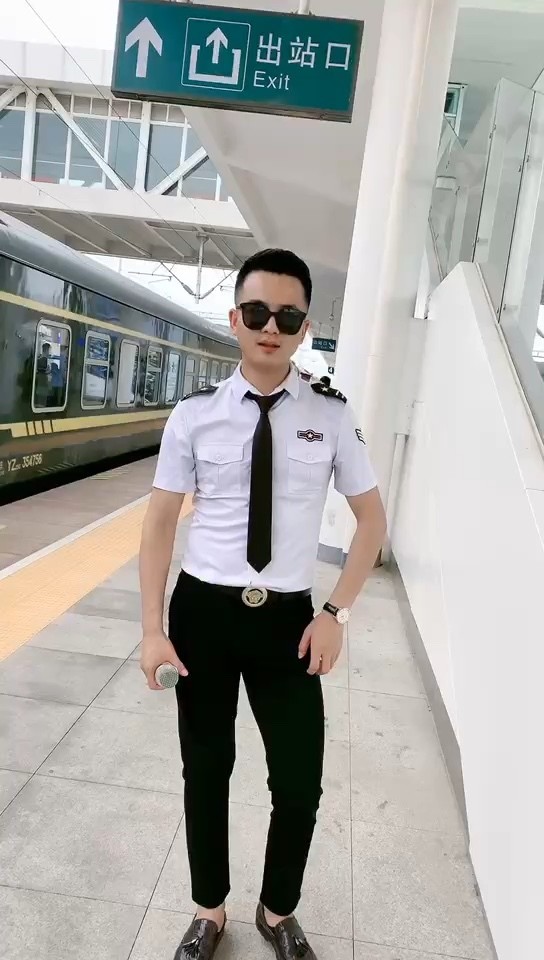 列车员火了97上传者:徐州小贺11252020-09-20列车小哥哥火了97