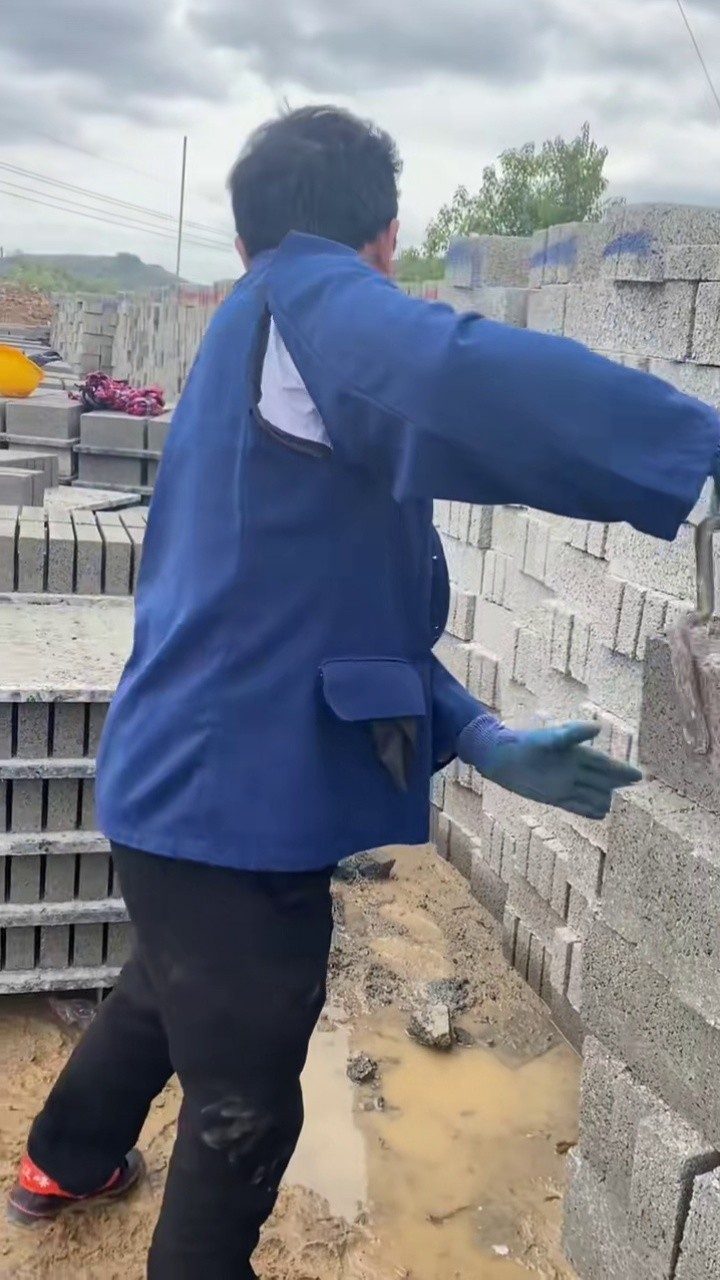 劳动者是最美的人 #搬砖使我快乐 #记录农村生活 谢谢