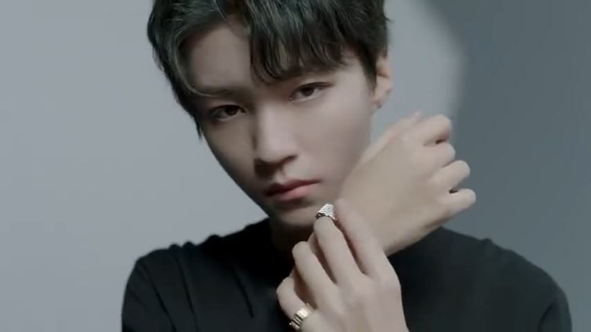 王俊凯手表大片